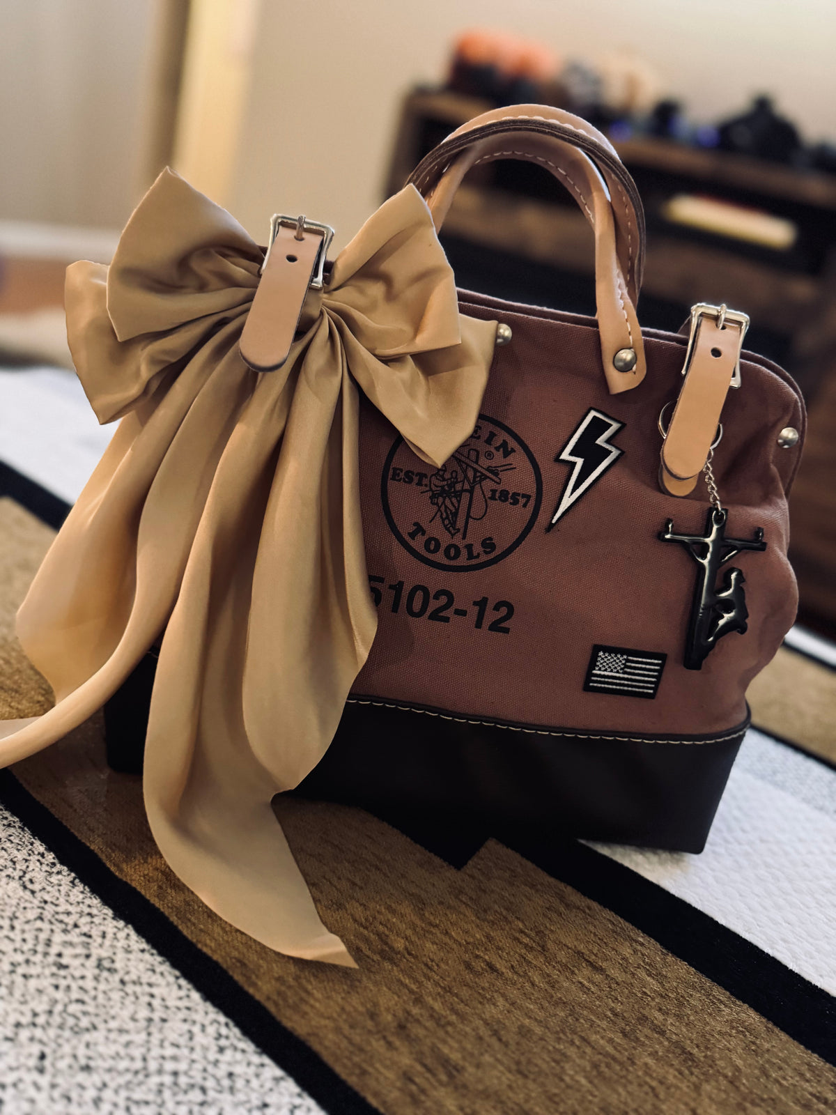 12" Desert Taupe Bow Klein
